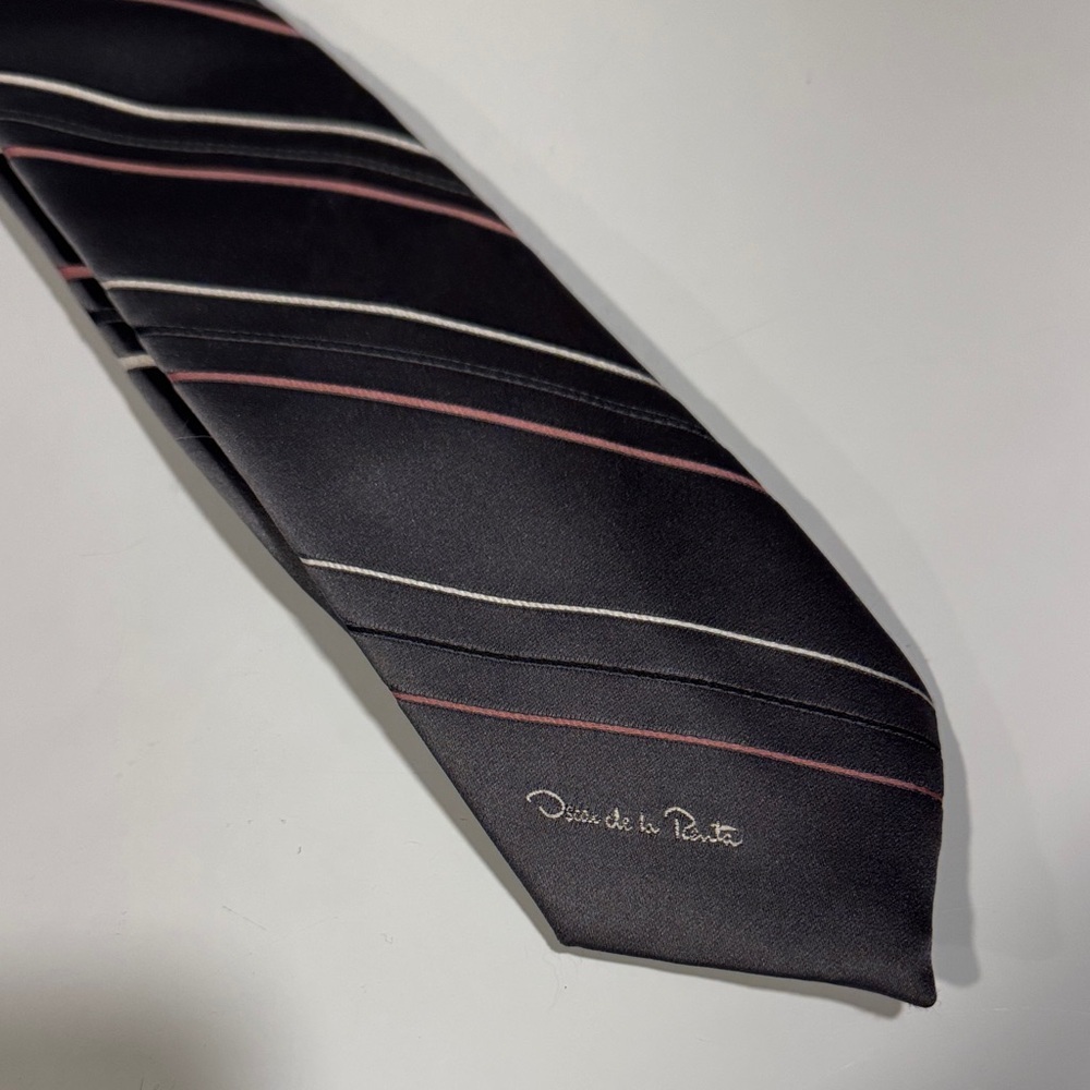 Vintage Oscar de la Renta gray tie